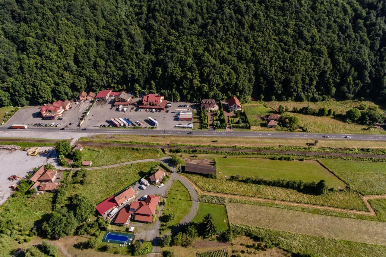Pensiune Restaurant Route60 Csucsa Kültér fotó